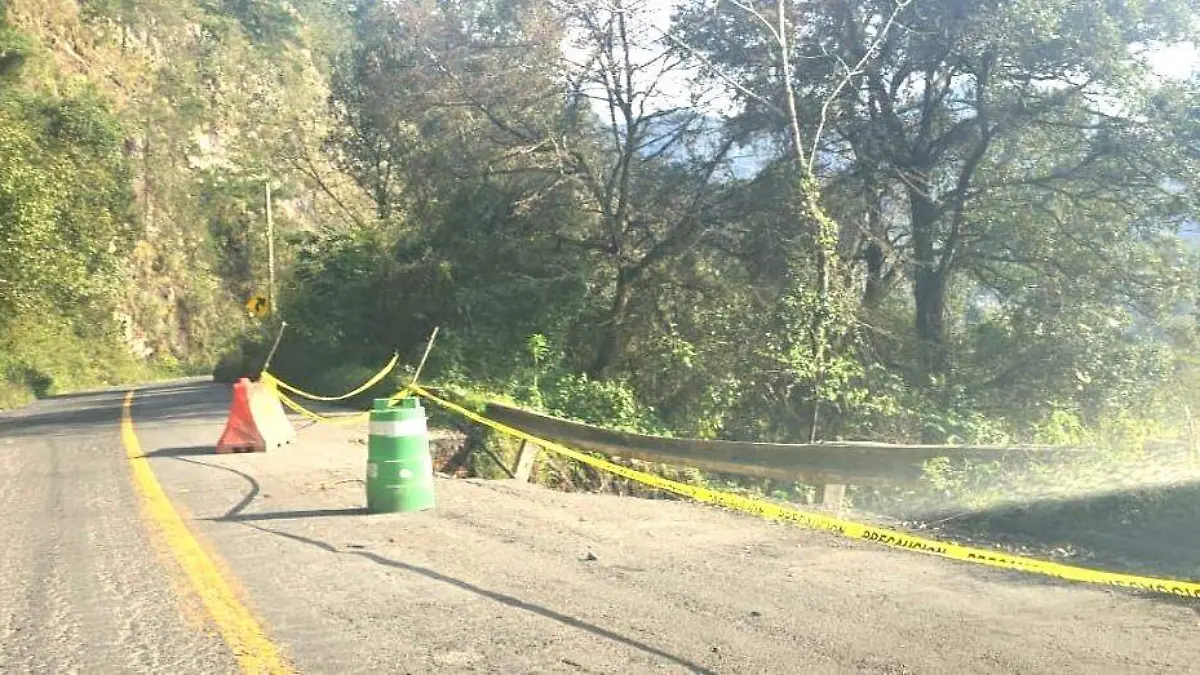 HUNDIMIENTO CARRIL 1