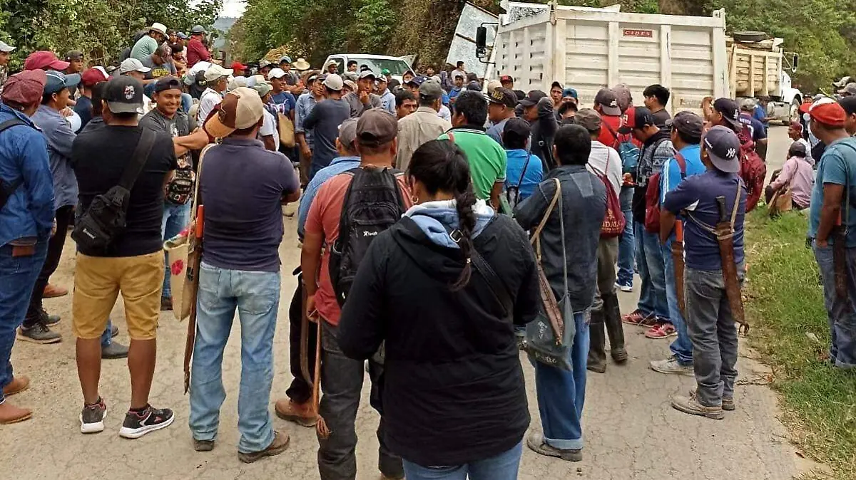 TIANGUISTENGO BLOQUEÓ 1