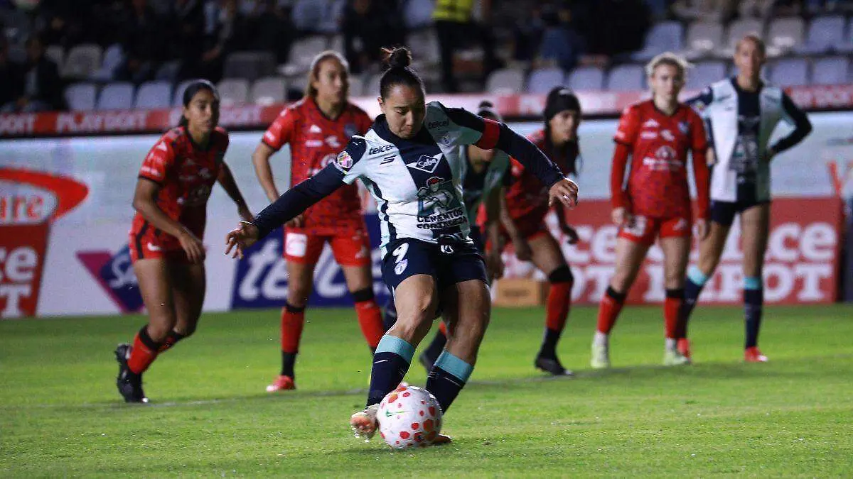 CHARLYN CORRAL, DELANTERA DE PACHUCA