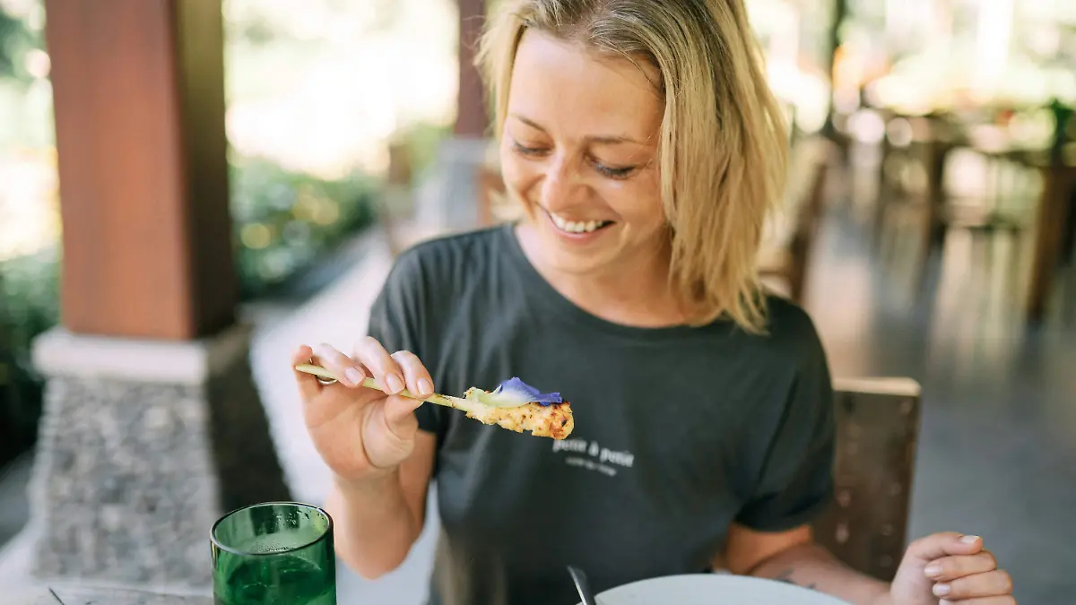 pexels-yankrukov-4965339