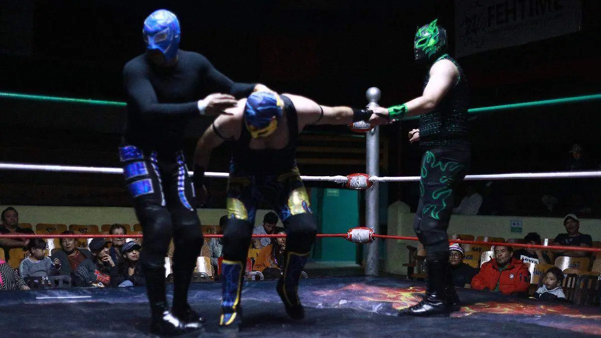 LUCHAS (2)