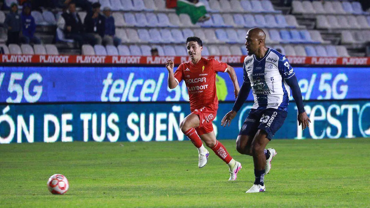 SALOMÓN RONDÓN JUGADOR DE CLUB PACHUCA