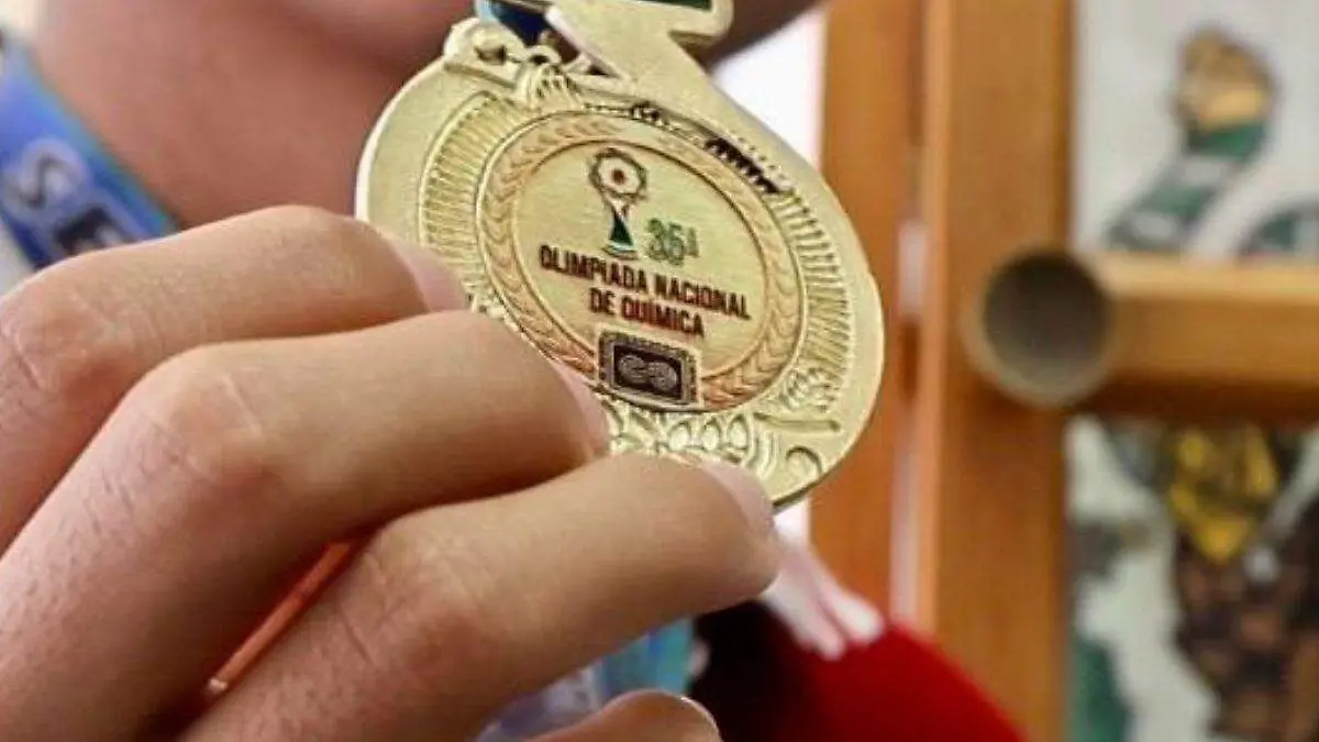 WEB ALUMNO GANA MEDALLA BUENAA