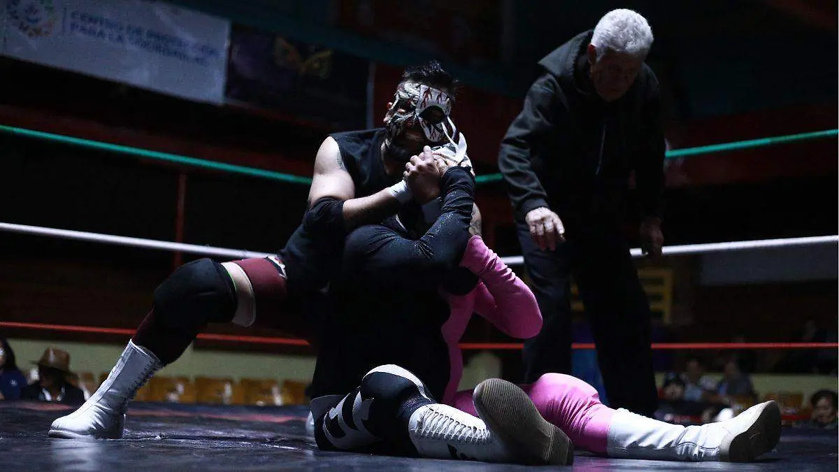 LUCHA LIBRE ARENA AFICIÓN DR. BORIS