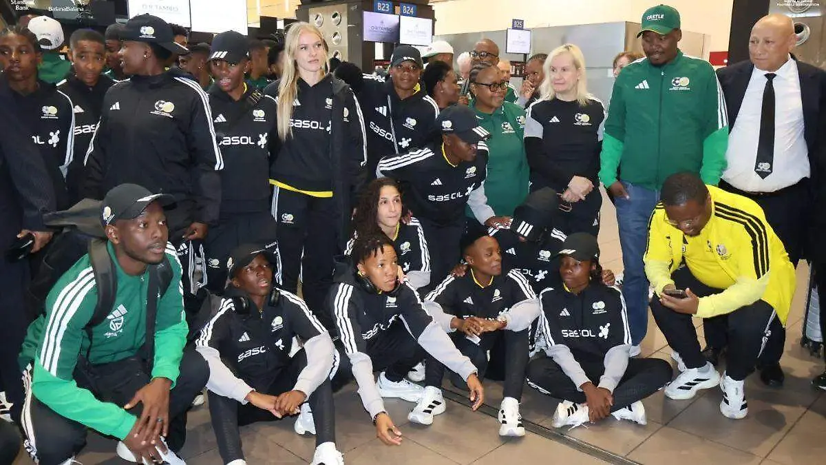 La selección de Sudáfrica salió desde el aeropuerto de Johannesburgo la mañana de hoy lunes 1 de junio (2)