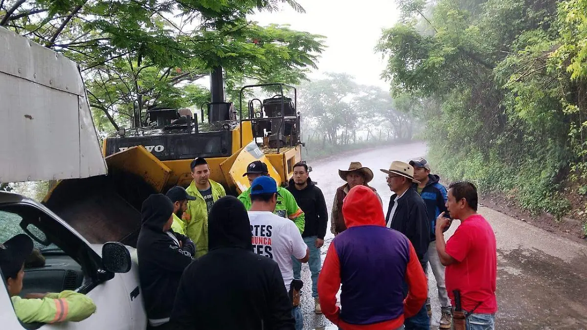DETIENEN OBRA 1