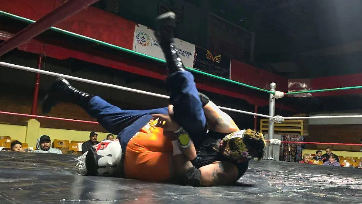 LUCHAS (2)