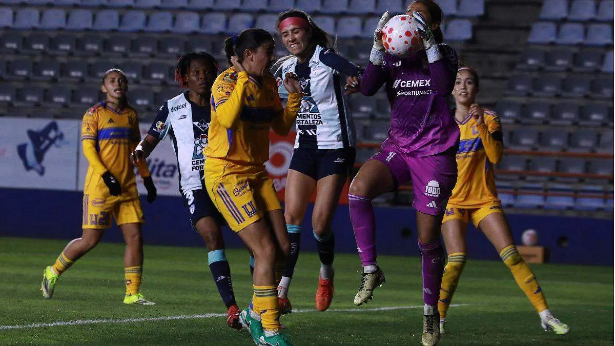 TUZAS ALEXANDRA GODÍNEZ