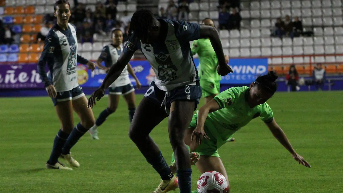 CHINWENDU IHEZUO TUZAS VS FC JUÁREZ