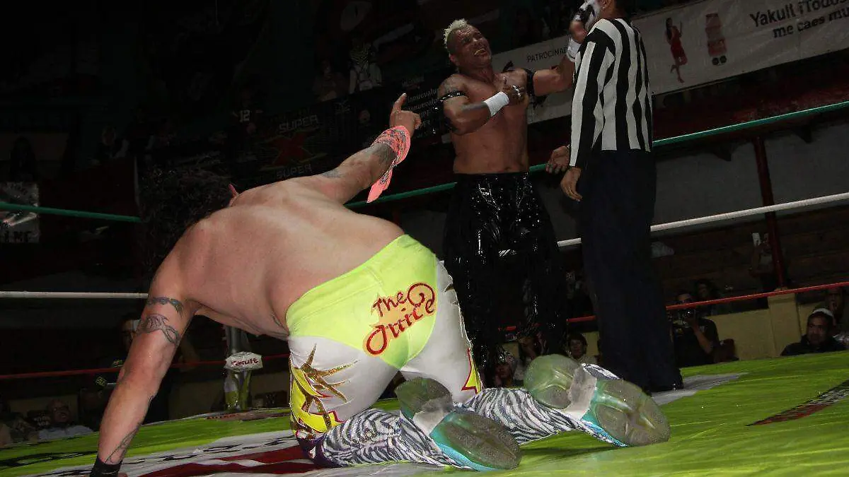 LUCHA LIBRE ARENA AFICIÓN JUVENTUD GUERRERA & ZUMBIDO