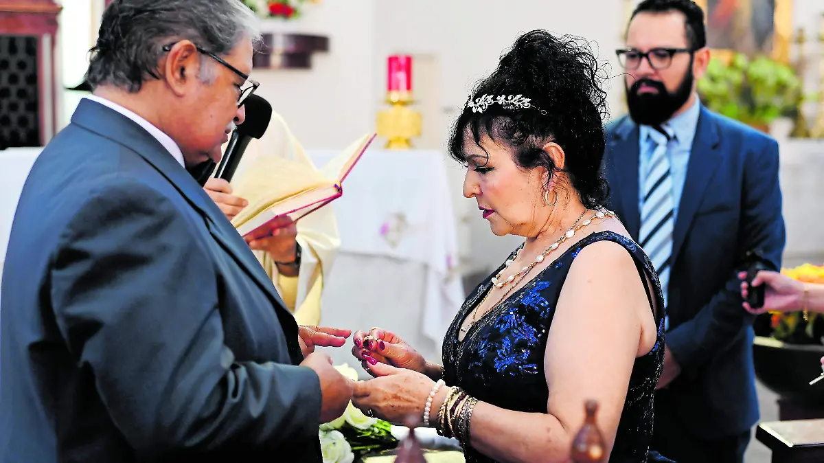 Alfredo-y-Beatriz-celebran-45-aniversario-nupcial (3)