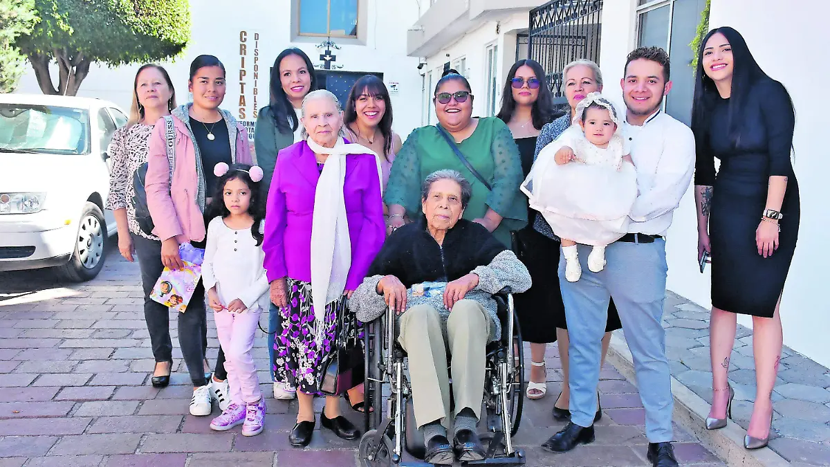 Recibe-Sacramento-Diana-Darian (1)