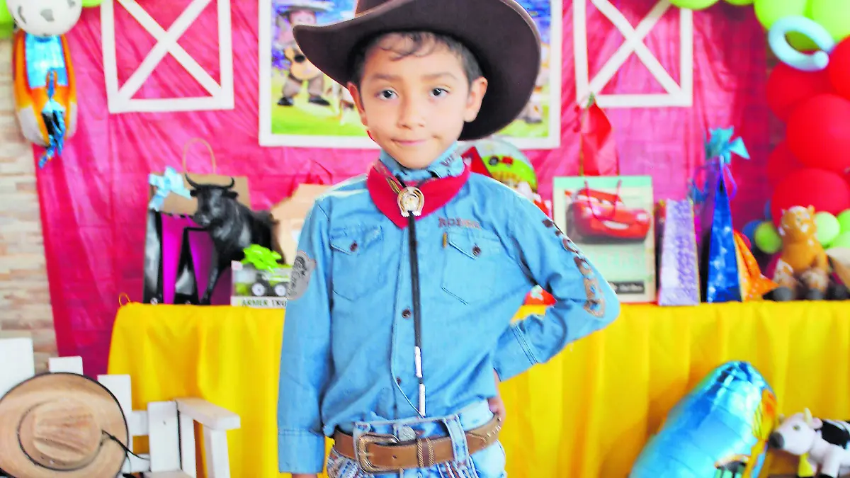 Eliel Sebastián tiene fiesta vaquera ok ok