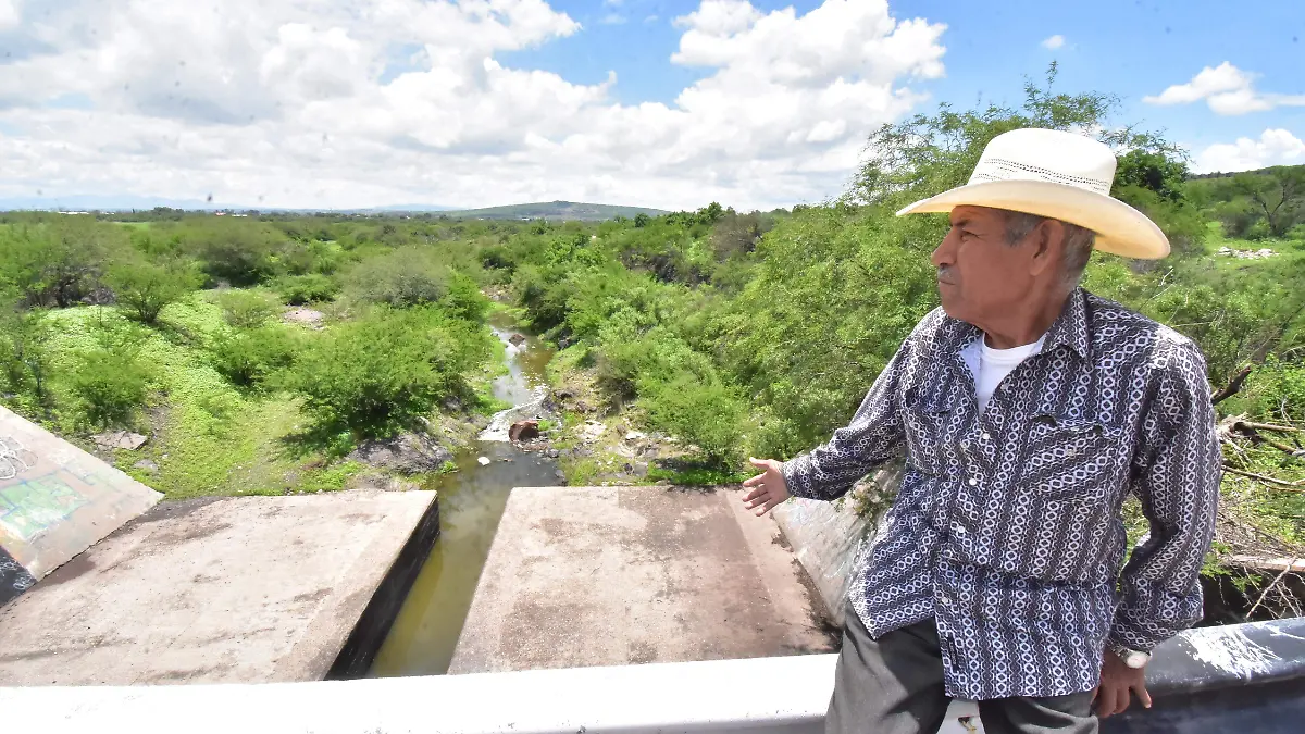 DON RAMON EN SALIDA DE AGUA DE LA PRESA