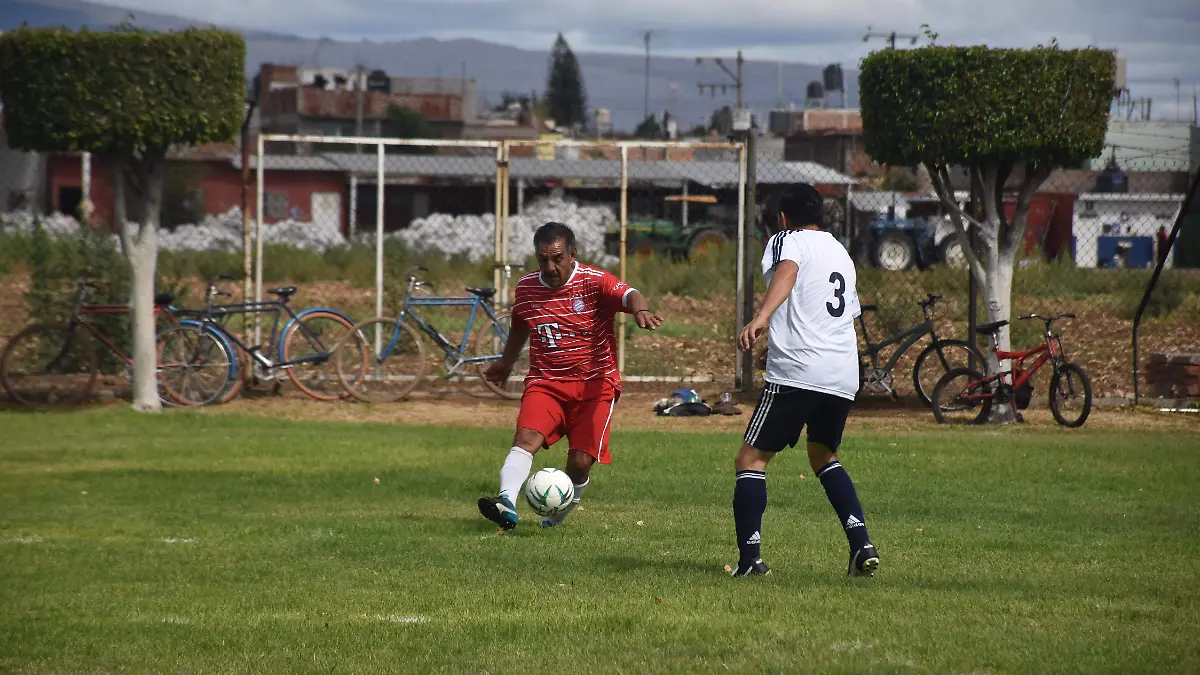 Aztek consigue triunfo de 3-1 (3)