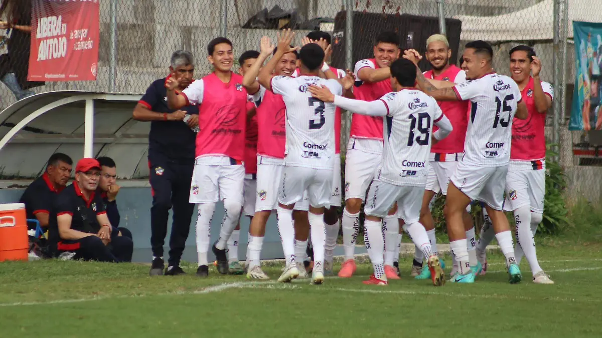 Se imponen los Freseros de Irapuato ante Uruapan con tres goles a uno (2)