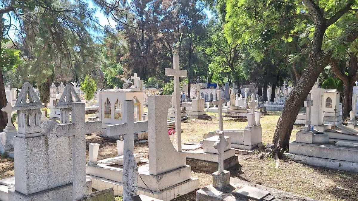 Panteón Municipal en Irapuato listo para recibir a visitantes  (2)