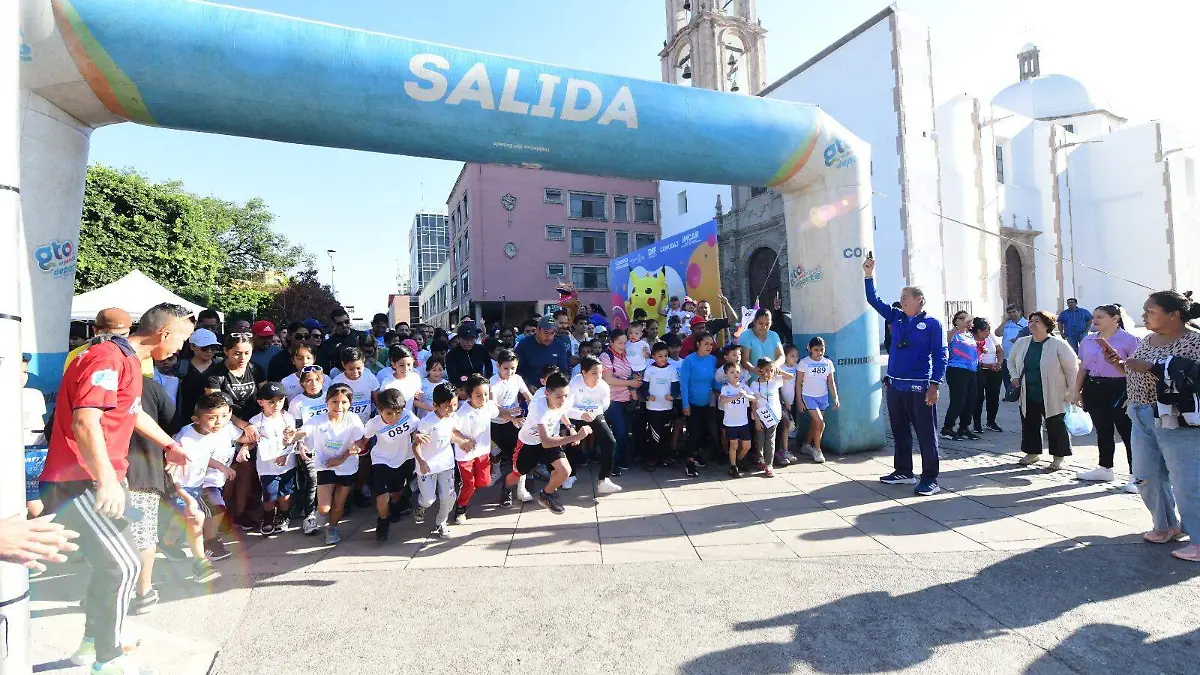 FESTEJAN FAMILIASFESTIVAL D ELA NIÑEZ (3)