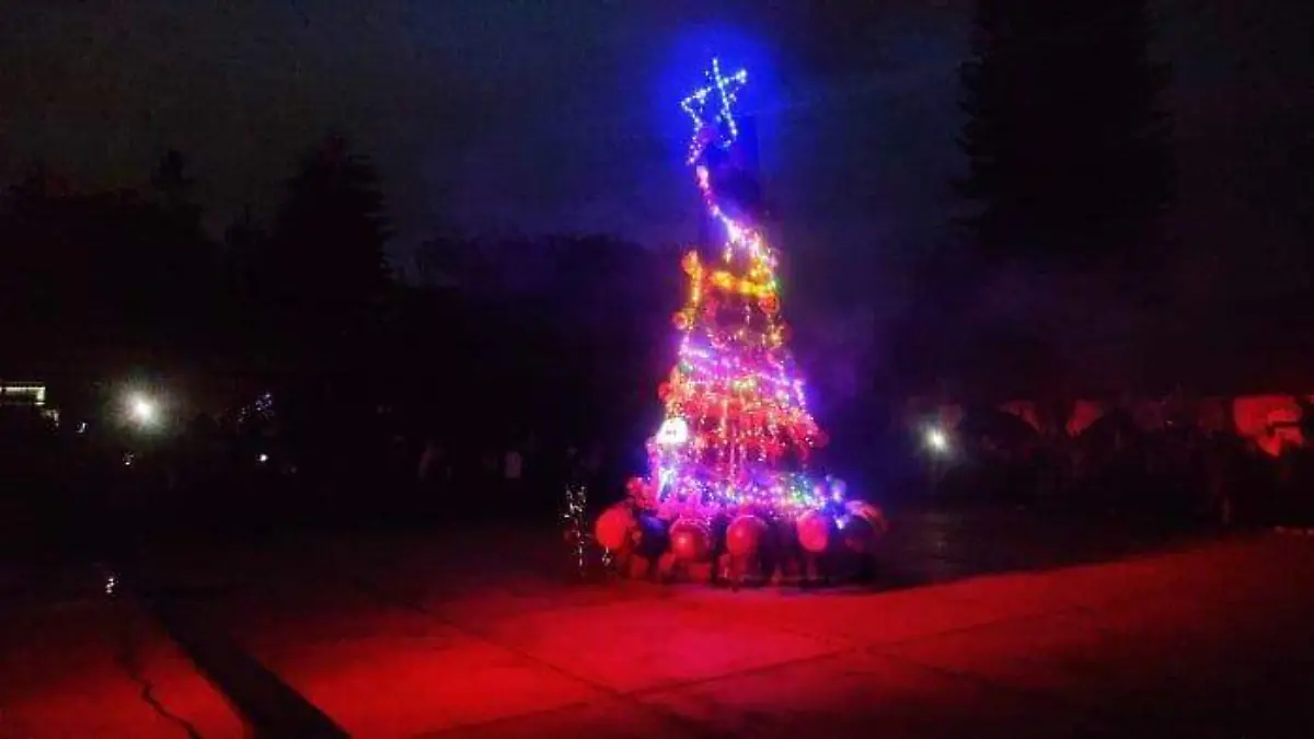 enciende-gran-árbol-navideño (1)