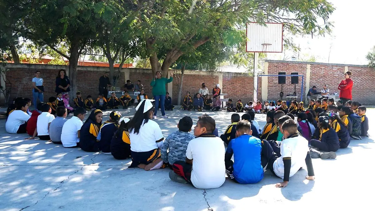 En-la-primaria-del-poblado