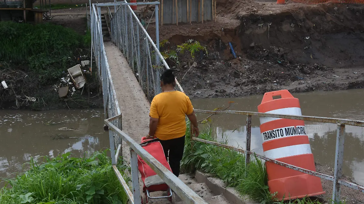 SE SENTIRA MAS SEGURA CON PUENTE PEATONAL  NUEVO JESUS GTZ EL SOL DE IRAPUATO (2)