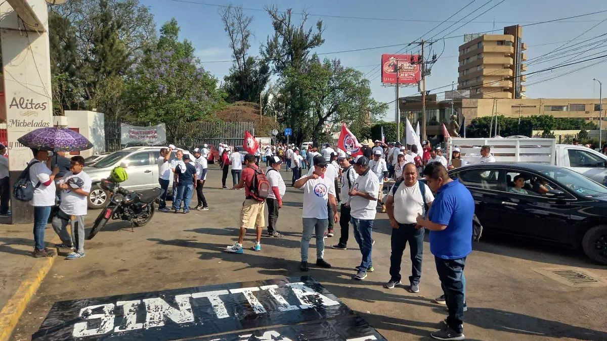 Piden trabajadores de Sinttia (2)