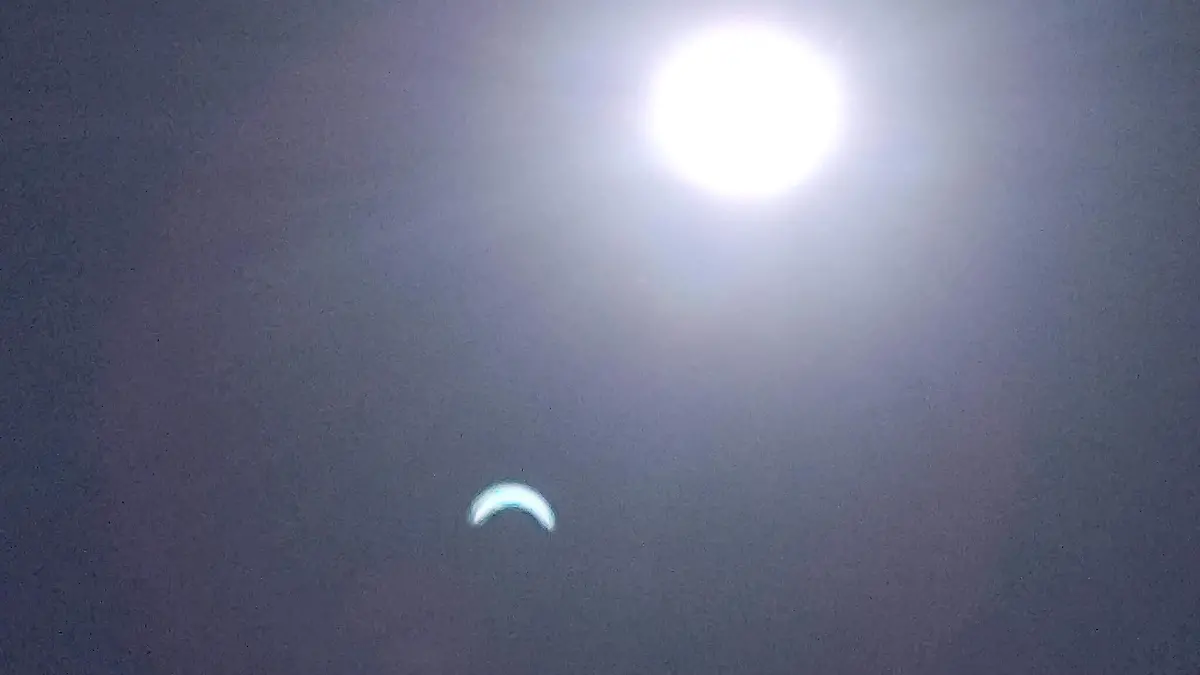 LA TIERRA TENDRA DOS LUNAS(3)