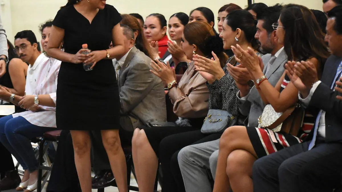 Expone jueza riesgos de Reforma Judicial a universitarios de Irapuato  (4)