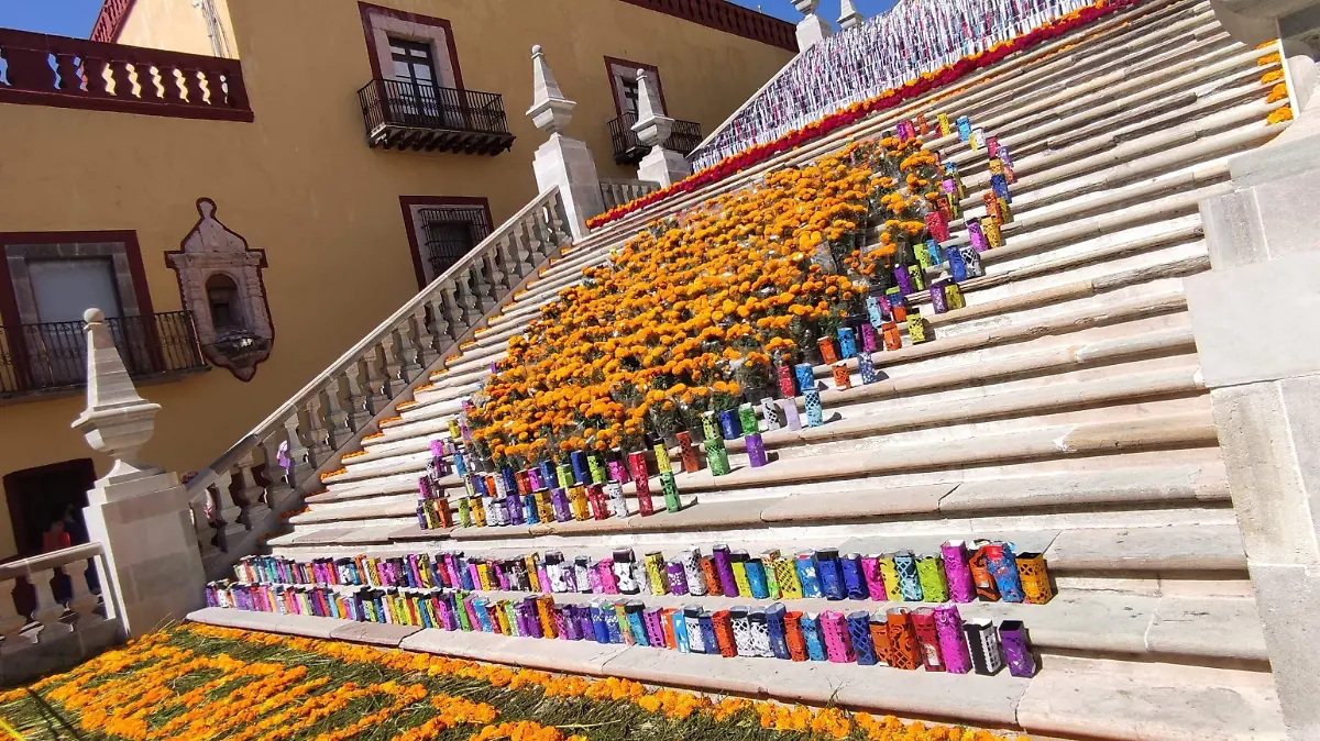 GUANAJUATO- UG ALISTA MONUMENTAL OFRENDA DE DIA DE MUERTOS (5)