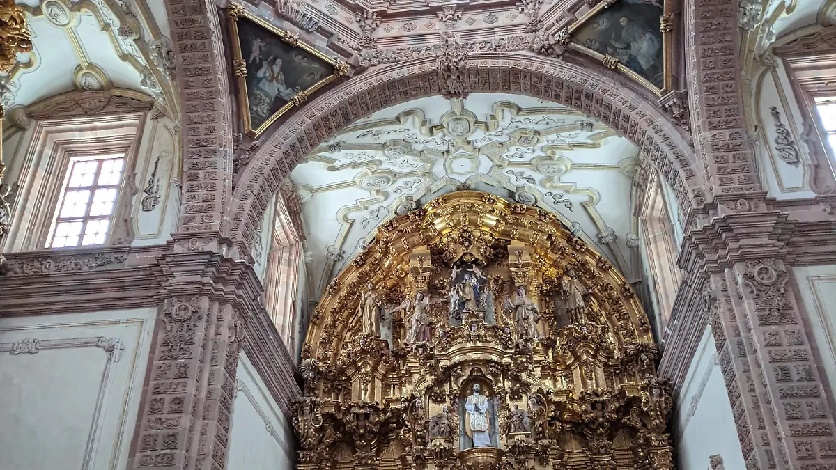 En-su-interior-alberga