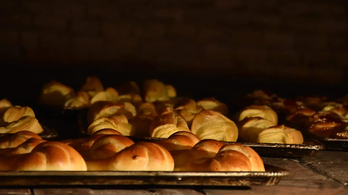 PREPARACION ROSCA DE REYES.- RICARDO SANCHEZ.-EL SOL DE IRAPAUATO (3)