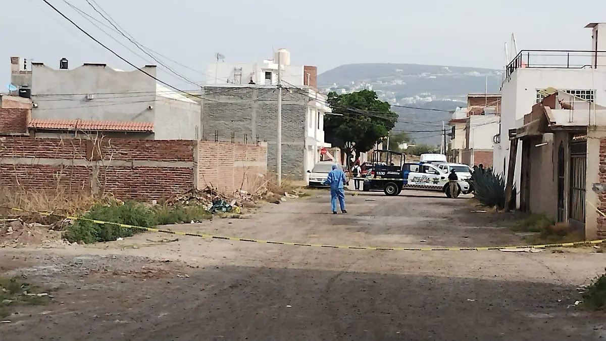 Amanece cadáver encobijado