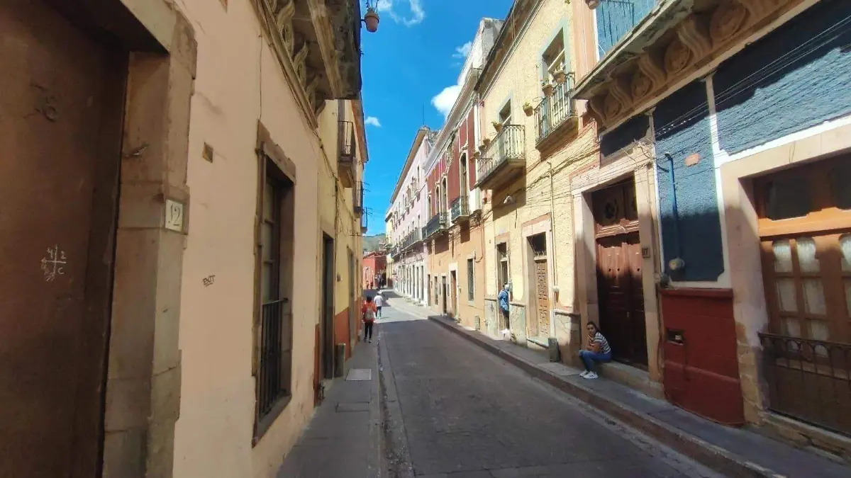 LA CALLE DE POSITOS SE CONVIRTIO CON EL PASO DEL TIEMPO EN UNA ZONA DONDE SE RESPIRA LA CULTURA (1)