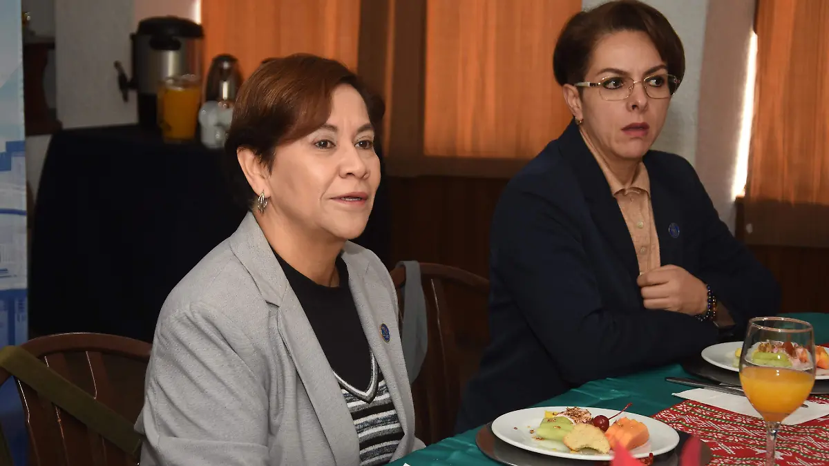 DIRECTORA GENERAL DEL CEYTE-JESUS GTZ-EL SOL DE IRAPUATO (2)