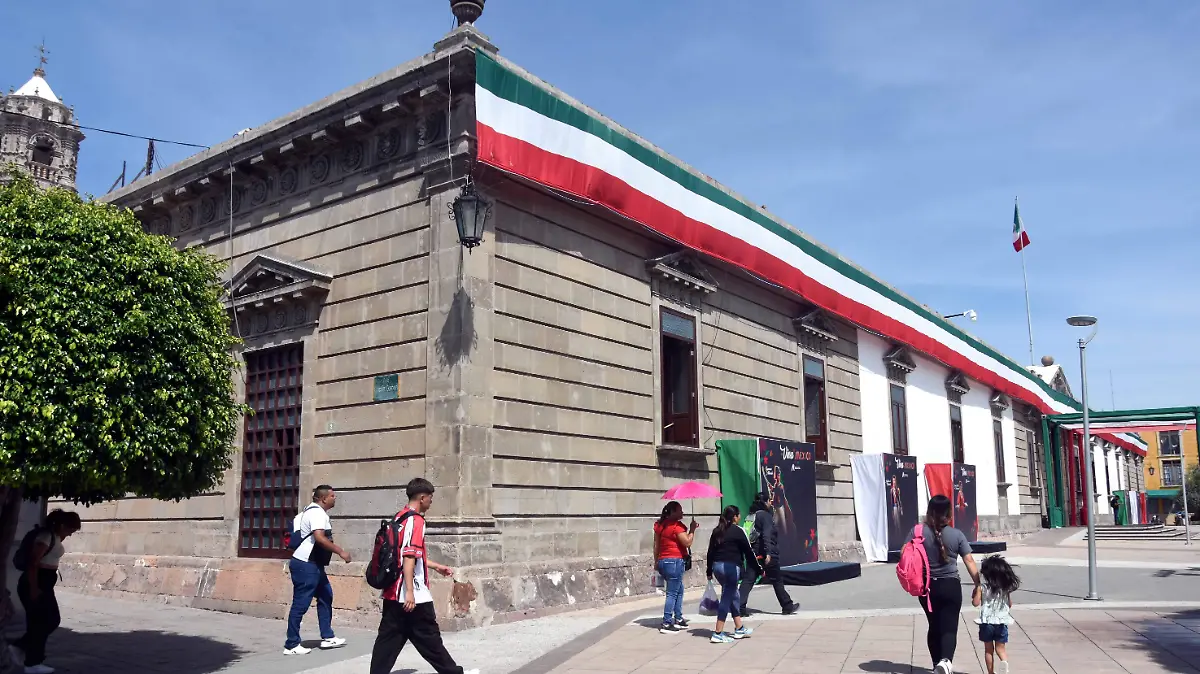 EDIFICIOS CON PANELES SOLARES  JESUS GTZ EL SOL DE IRAOUATO (1)