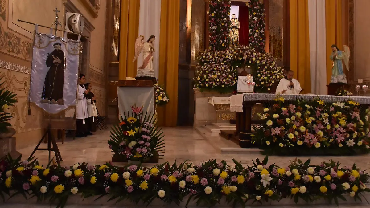 Irapuatenses muestran su devoción a San Francisco de Asís  (3)