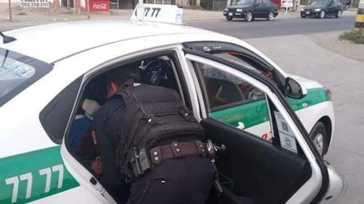 Apoyan-policias-en-parto