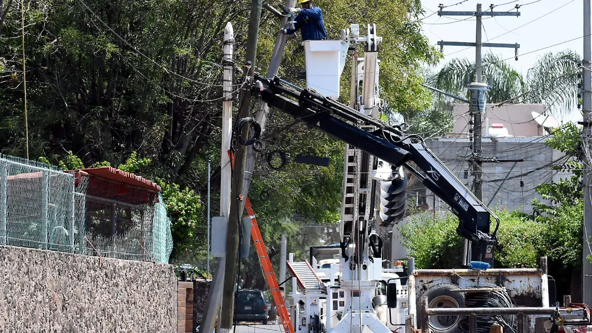 AFECTACIONES EN ALUMBRADO JESUS GTZ EL SOL DE IRAPUATO(5)
