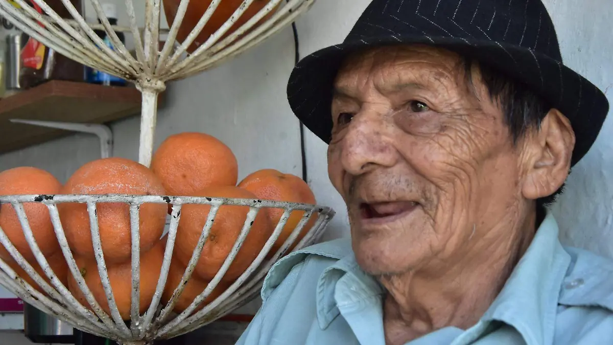 En-1980-su-padre-1-okokok