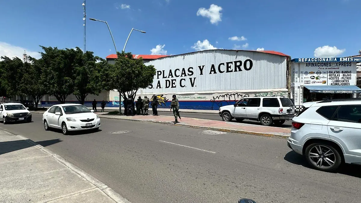 Privan de la libertad a pareja, uno es policía municipal de Irapuato (1)