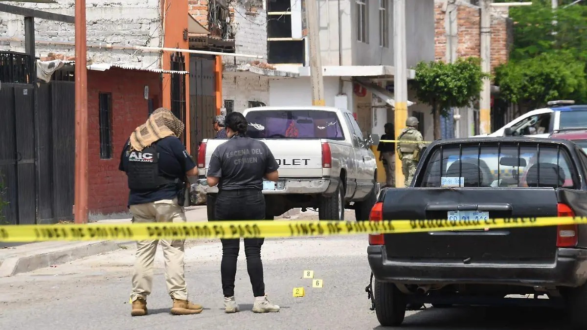Sujetos armados causan temor al disparar (3)