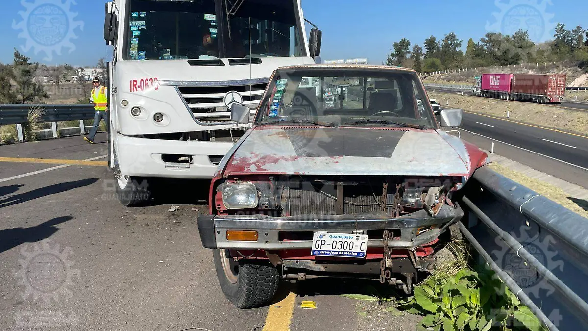 Choca camión de transporte público (2)