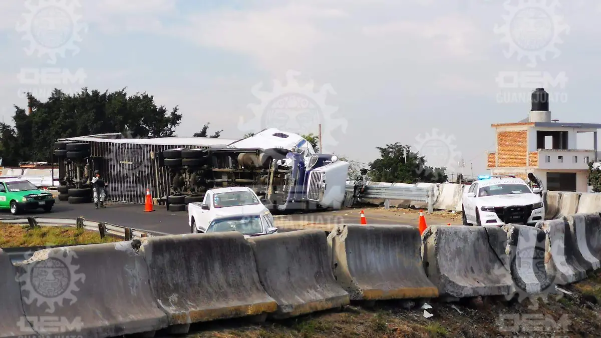 Vuelca tráiler  (1)