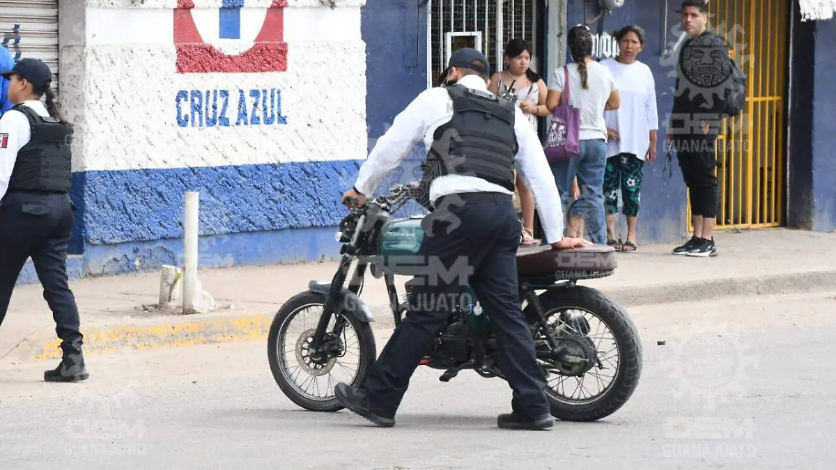 Motociclista arrolla a hombre de la tercera edad en Irapuato  (2)