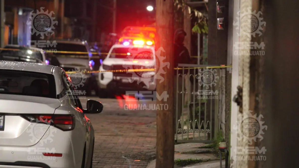 Asesinan a hombre a balazos en su cochera en Irapuato (2)