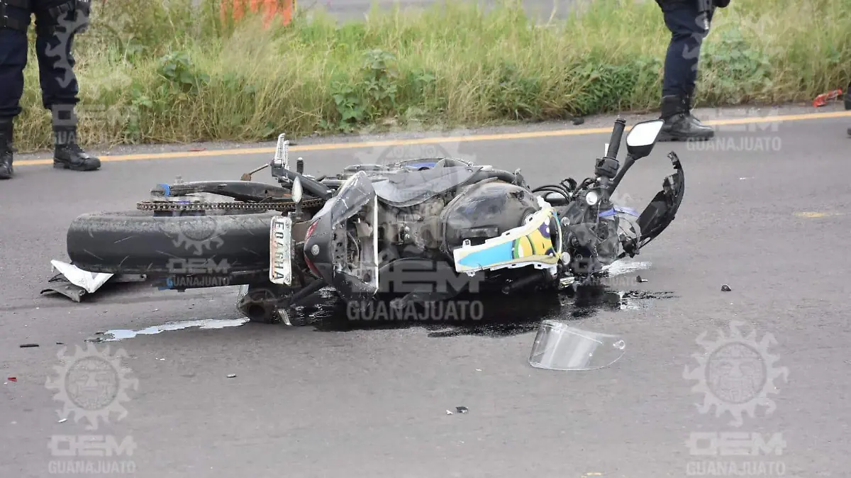 Grave motociclista tras chocar contra automóvil en Libramiento Norte de Irapuato (2)