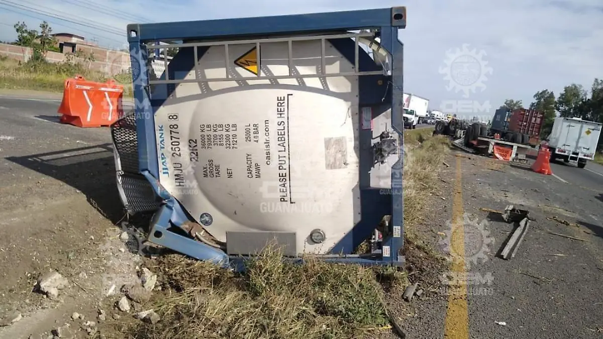 Remolque-de-tráiler-se-desprende  (2)