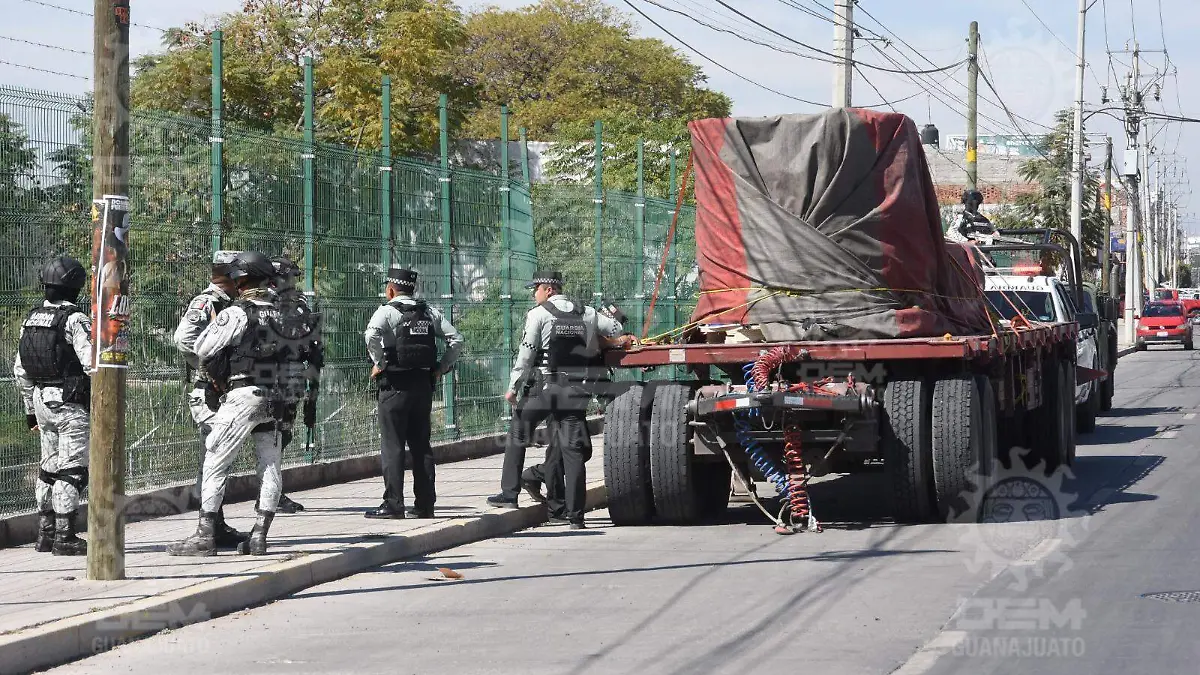 Guardia Nacional asegura remolque (1)