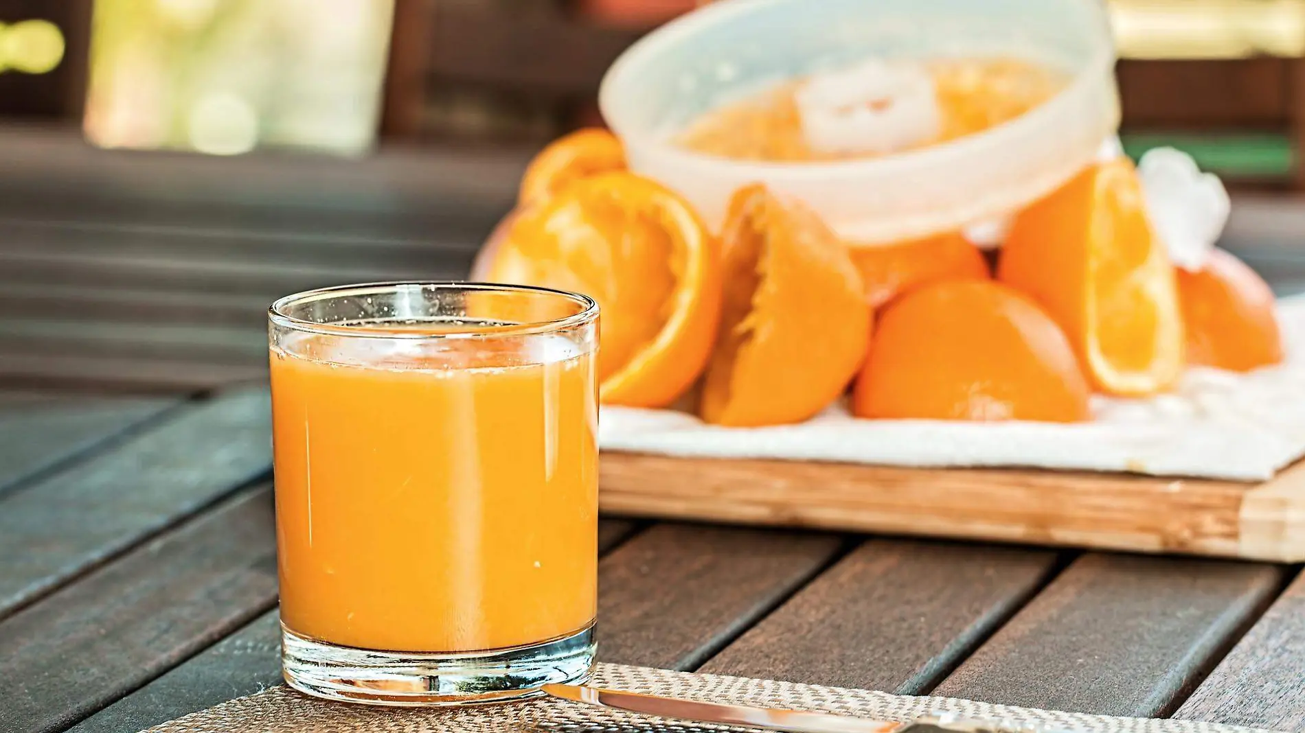 fresh-orange-juice-g77179200a_1920