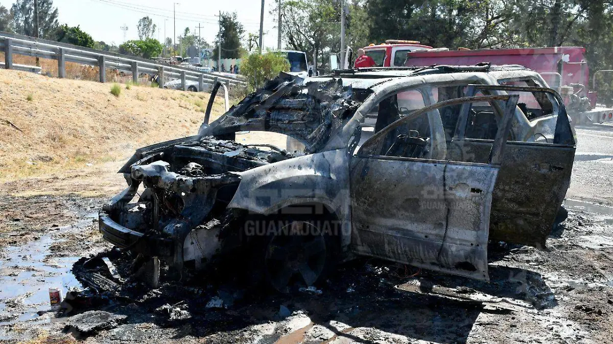 Camioneta-se-reduce-a-cenizas (1)